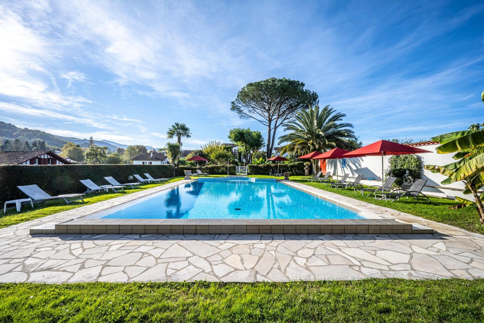 Hotel Ithurria - Teritoria Aïnhoa Buitenkant foto