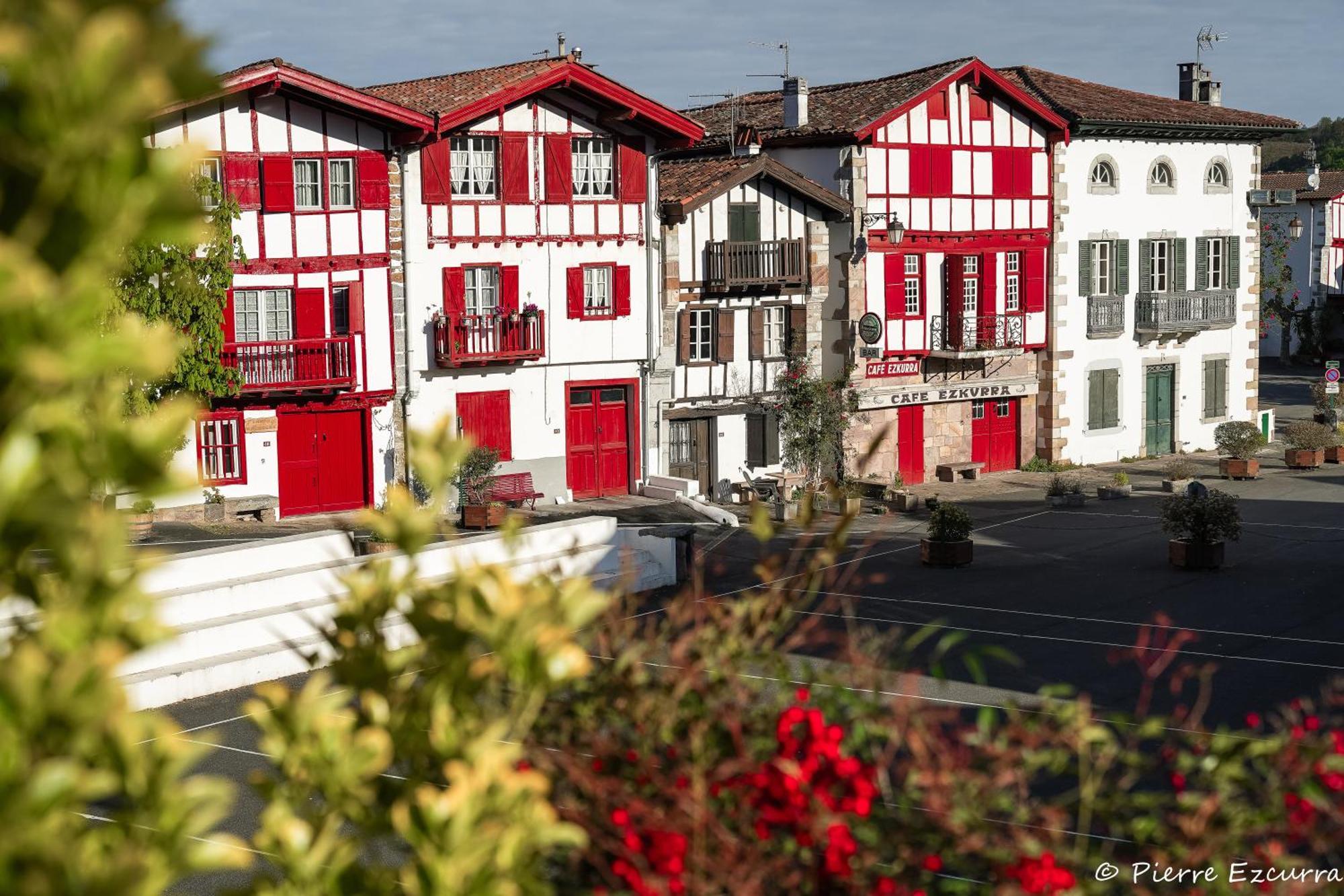 Hotel Ithurria - Teritoria Aïnhoa Buitenkant foto